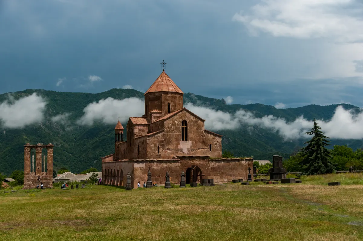 Kloster in armenischer Berglandschaft